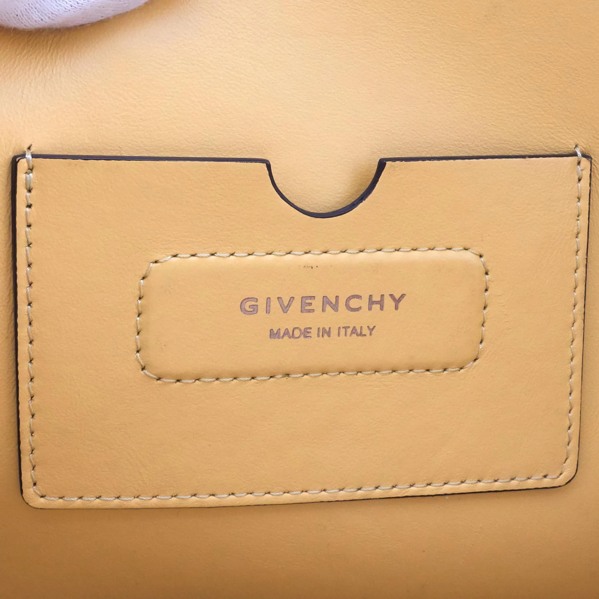 Antigona Soft Medium Leather Bag