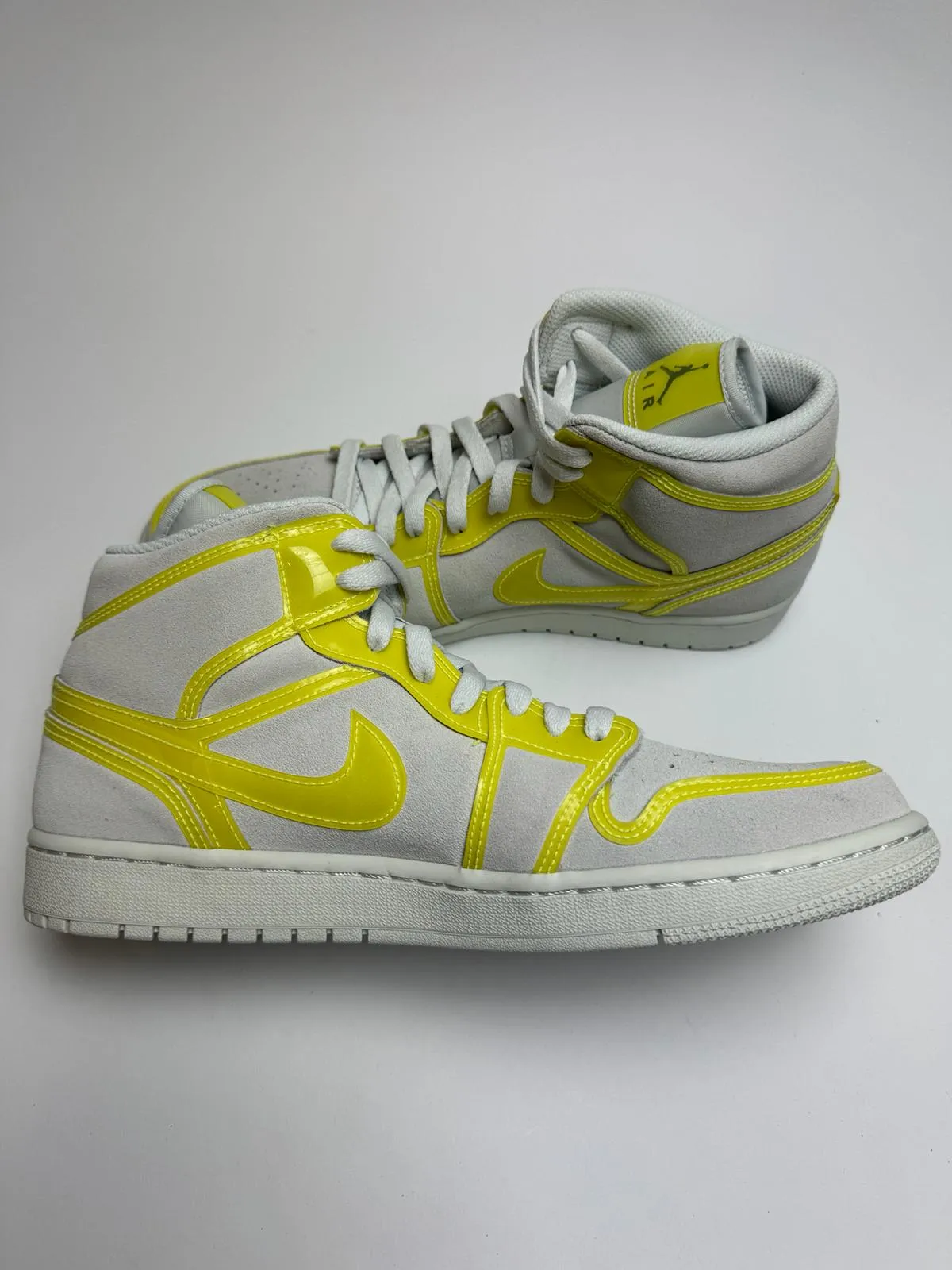 Jordan 1 Mid "Opti Yellow"